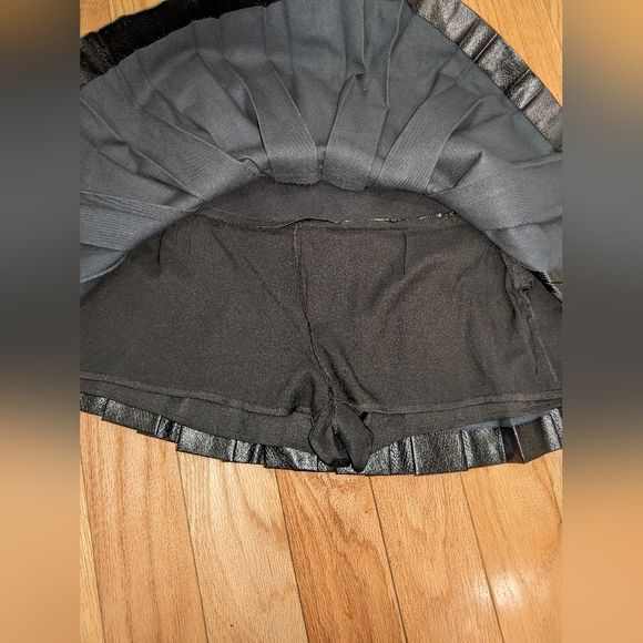 10. NWOT RAMY BROOK NATALIA FAUX LEATHER MINI PLEATED SKIRT - Picture 2 of 12